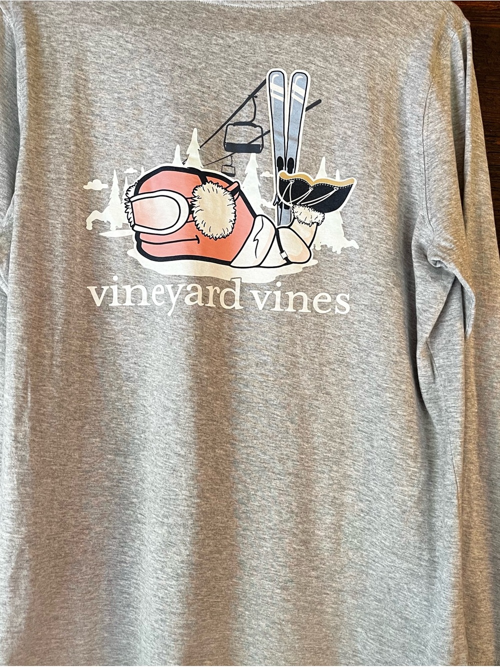 Ladies Size M Vineyard Vines Light Gray Ski Graphic Long Sleeve Shirt